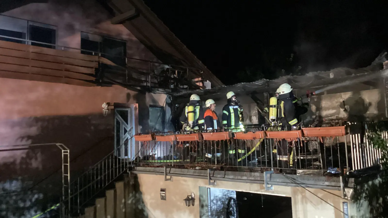 Die Feuerwehren von Herrnberchtheim, Gollhofen und Uffenheim löschten das eigentliche Feuer innerhalb von Minuten. (Foto: Feuerwehr Uffenheim)