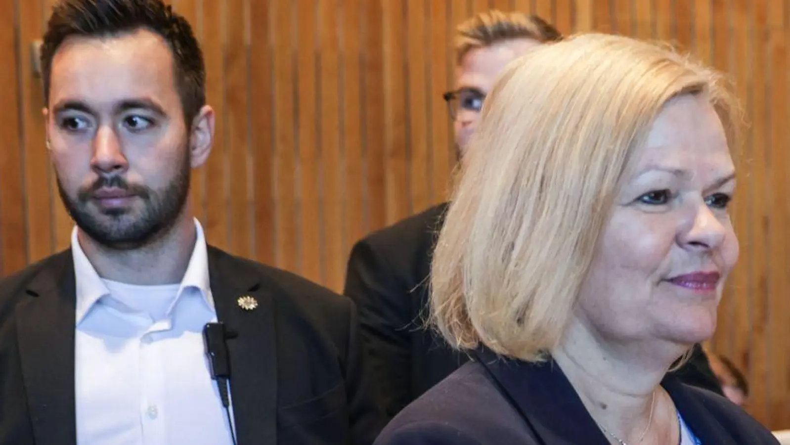 Die ehemalige Bundesinnenministerin Nancy Faeser (SPD) steht im Untersuchungsausschuss des nordrhein-westfälischen Landtags zum Terror-Anschlag von Solingen Rede und Antwort.  (Foto: Oliver Berg/dpa)