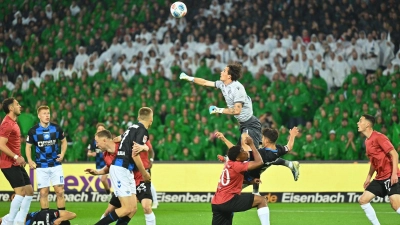 Zwischen Hannover 96 und dem SC Paderborn gab es viel Kampf, aber wenig Klasse. (Foto: Swen Pförtner/dpa)