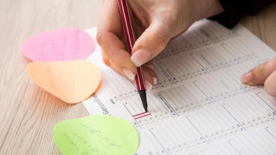 Grundsätzlich sollen Urlaubswünsche von allen Mitarbeitenden berücksichtigt werden (Foto: Christin Klose/dpa-tmn)