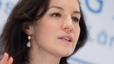 Forschungsministerin Dorothee Bär nennt die neuen Vorgaben für Harvard „fatal“. (Archivbild) (Foto: Rolf Vennenbernd/dpa)