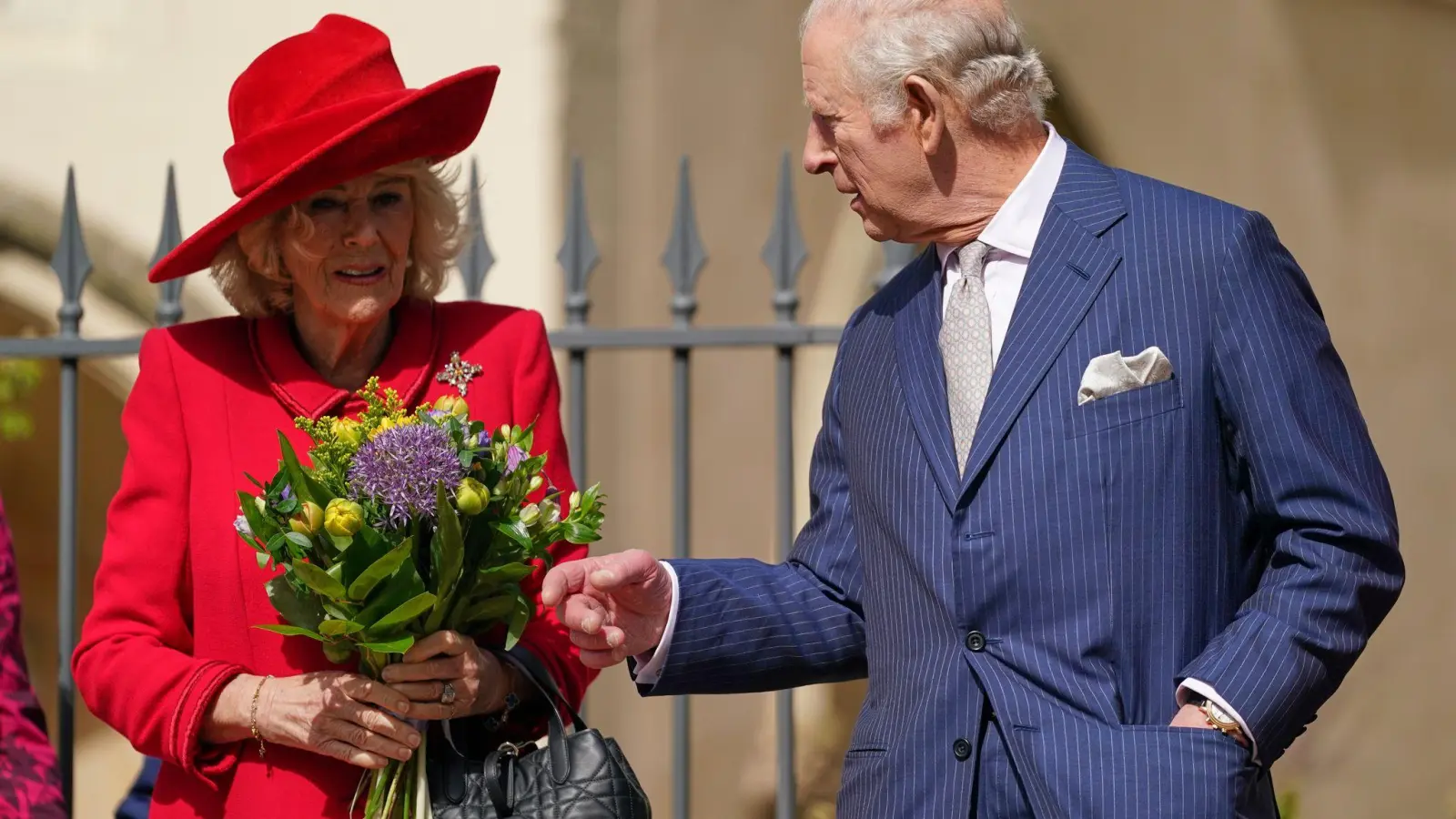 König Charles III. und Königin Camilla nehmen am Ostergottesdienst teil.  (Foto: Alberto Pezzali/Pool AP/AP/dpa)