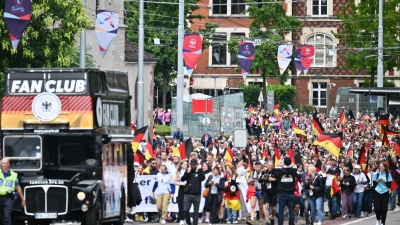 Eine Rekordzahl von deutschen Fans wird für das EM-Spiel gegen Dänemark in Basel erwartet. (Foto: Sebastian Christoph Gollnow/dpa)