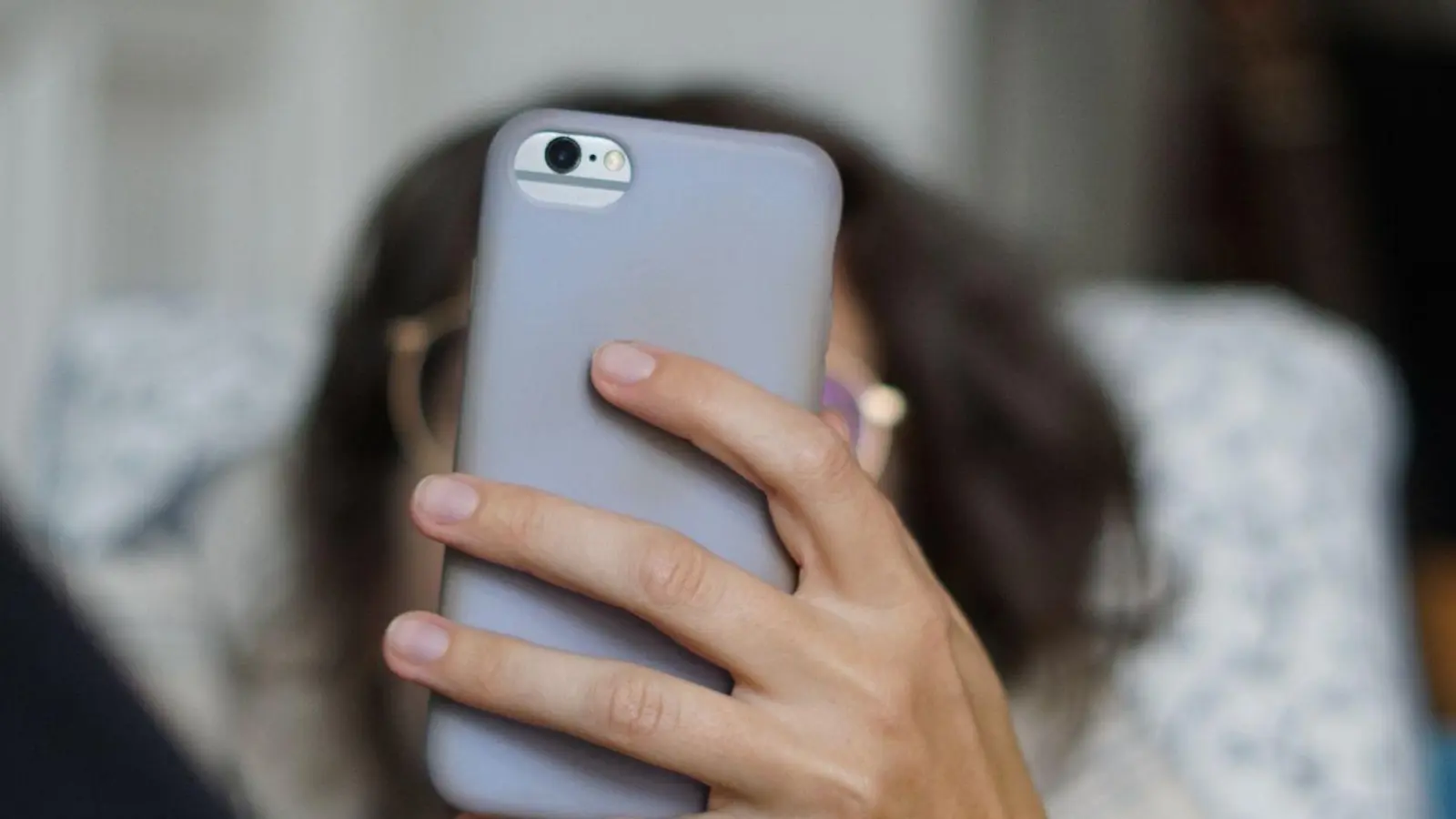 Wieder Politikinhalte von allen auf Instagram sehen? Kann man in den Einstellungen schnell aktivieren - muss man aber nicht. (Foto: Weronika Peneshko/dpa)