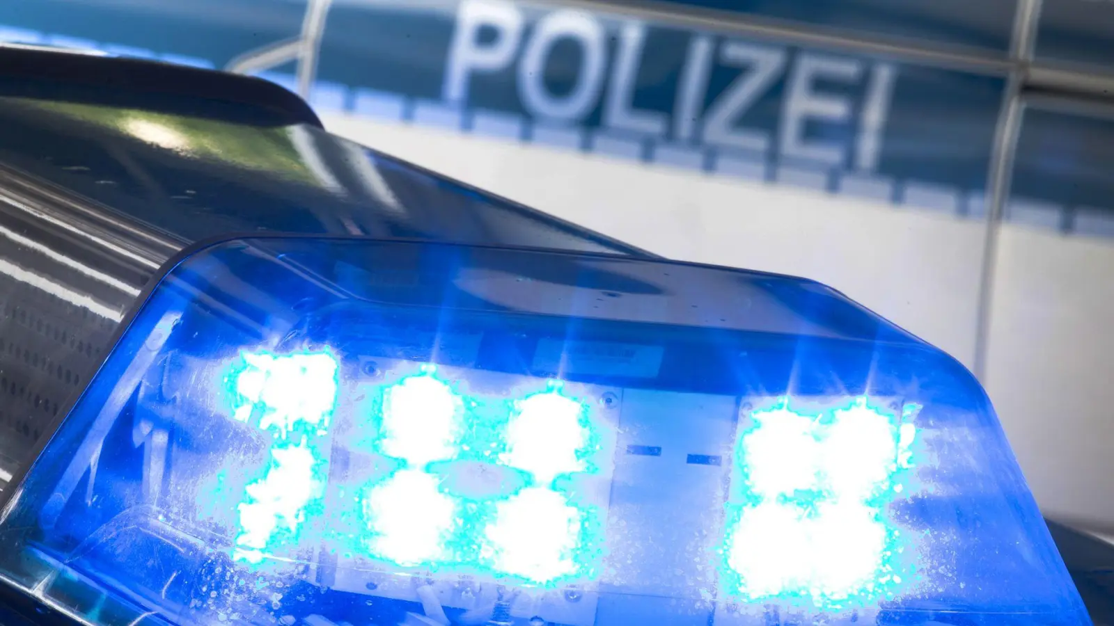 Bei einer Kontrolle auf der Autobahn 3 fanden Grenzpolizisten Zehntausende Euro Bargeld in einem Auto. (Symbolbild) (Foto: Friso Gentsch/dpa)