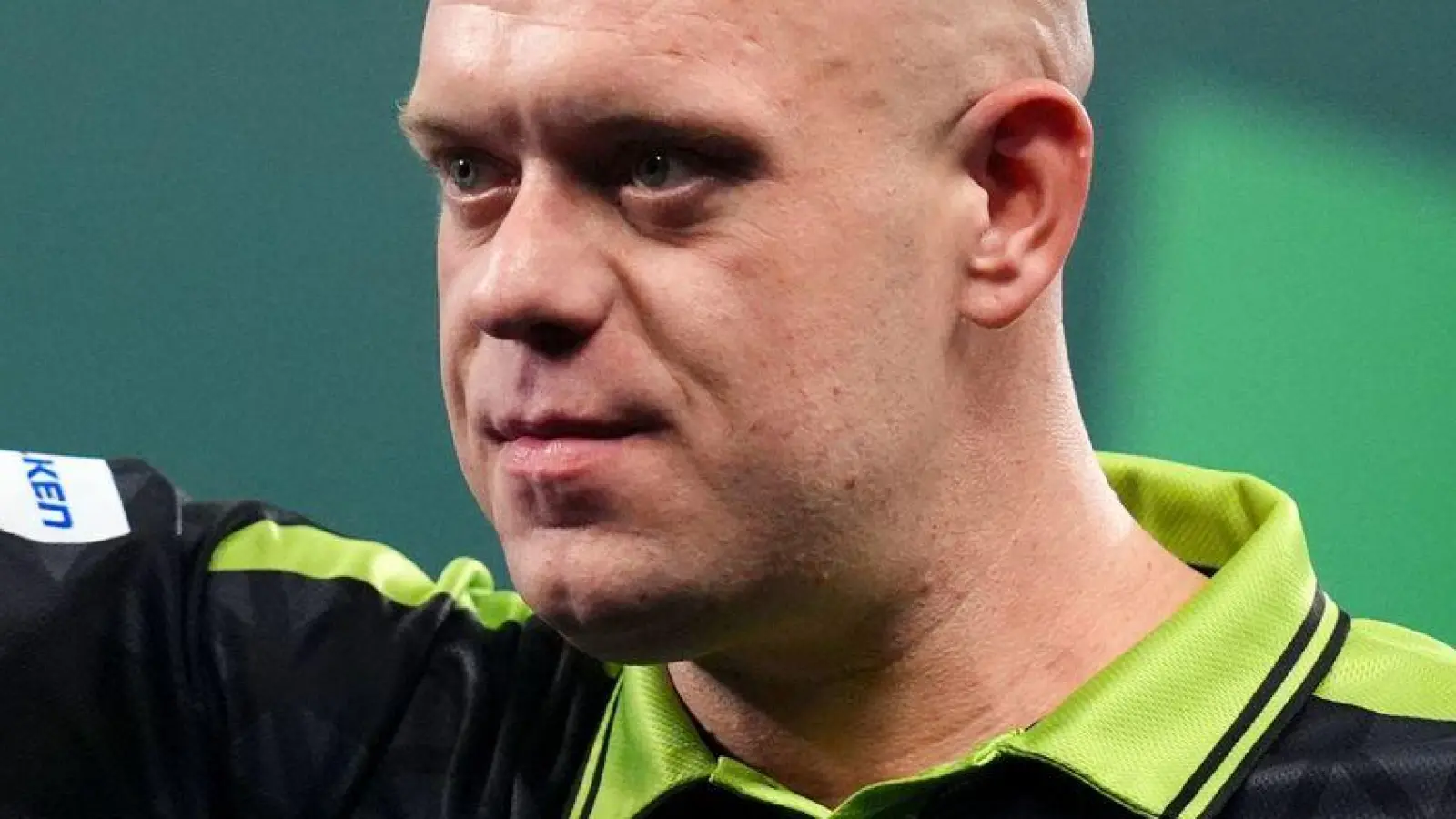 Der Niederländer Michael van Gerwen feiert seinen Sieg über den Deutschen Arno Merk. (Foto: John Walton/PA/AP/dpa)
