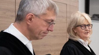 Emotionale Szenen im Prozess gegen mutmaßliche NSU-Unterstützerin. (Foto: Sebastian Kahnert/dpa POOL/dpa)