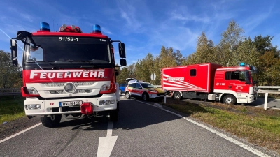 Die aus Bayern stammenden Todesopfer waren trotz sofort eingeleiteter Reanimationsmaßnahmen noch an der Unfallstelle an der Anschlussstelle Diez gestorben.  (Foto: Sascha Ditscher/dpa)