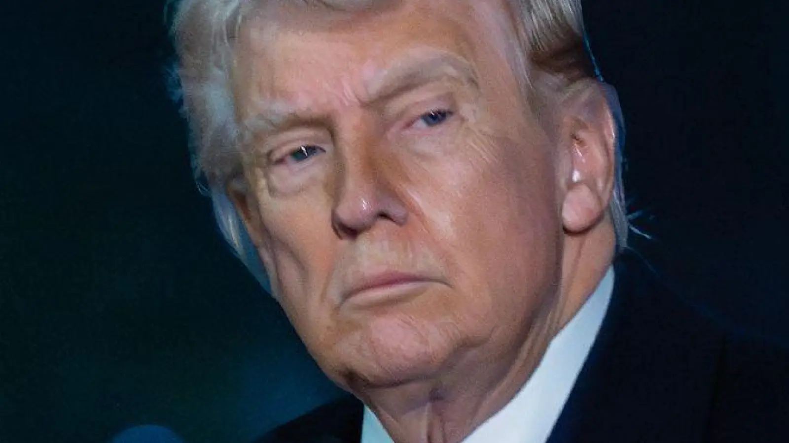 Trump hat nach eigenen Aussagen Irans öl im Blick.  (Foto: Jose Luis Magana/AP/dpa)