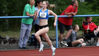 EM-Teilnehmerin Sanja Kropf (TSV Burghaslach) dominierte bei der U18 die Rennen über 200 und 400 Meter. (Foto: Theo Kiefner)