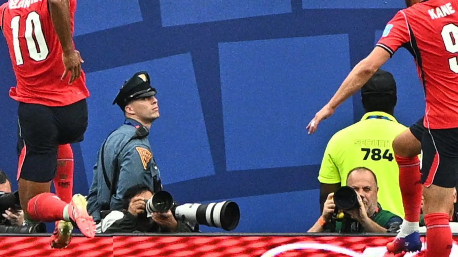 Englands Torschützen gegen Panama: Bellingham (l.) und Kane. (Foto: Fabian Fuchs/dpa)