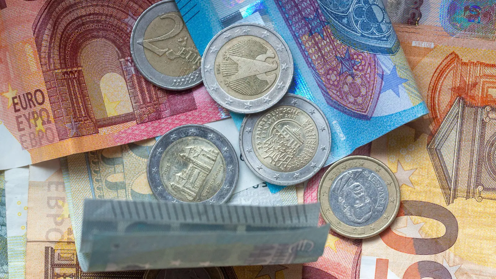 Das seit Januar amtierende Koalitionskabinett in der Hauptstadt Sofia bemüht sich um einen Beitritt des Balkanlandes zur Eurozone am 1. Januar 2026. (Symbolbild) (Foto: Fernando Gutierrez-Juarez/dpa)