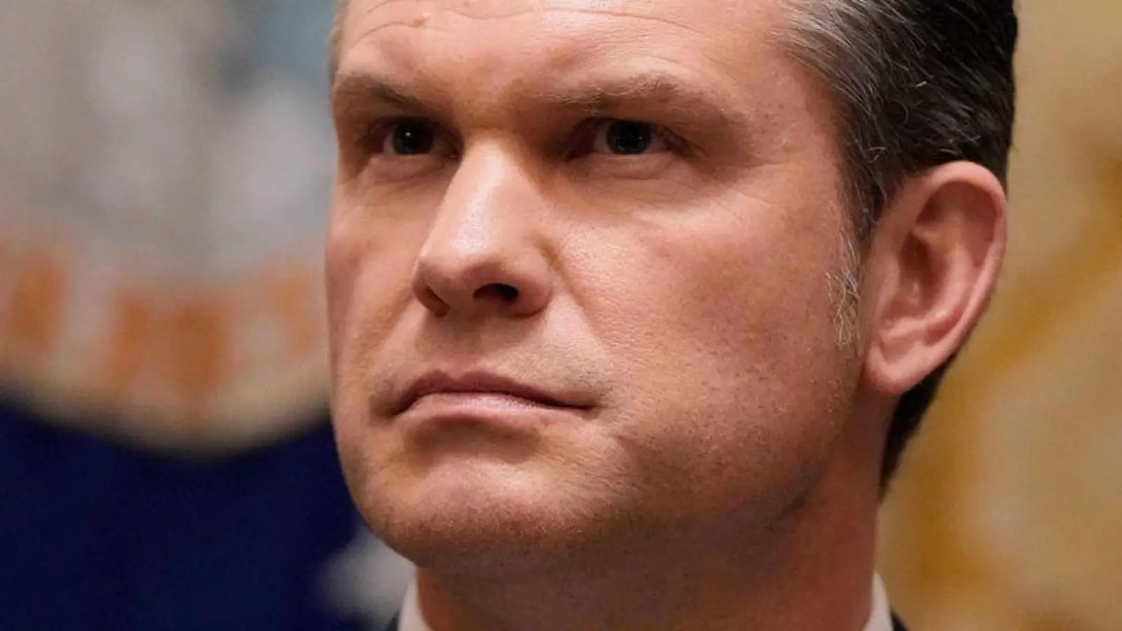 US-Verteidigungsminister Pete Hegseth kündigt weitere Angriffe an  (Foto: Julia Demaree Nikhinson/AP/dpa)