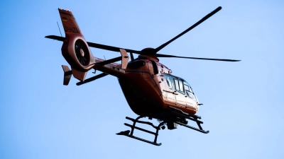 Die 19-Jährige musste mit dem Rettungshubschrauber schwer verletzt in eine Klinik geflogen werden. (Symbolbild) (Foto: Julian Stratenschulte/dpa)
