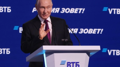 Der russische Präsident Wladimir Putin wirft den Europäern vor, eine friedliche Lösung Ukraine-Konflikts zu verhindern. (Foto: Sergei Ilnitsky/EPA Pool via AP/dpa)