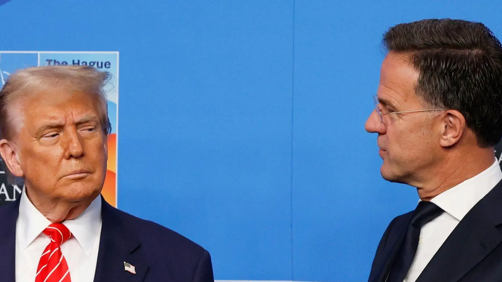 Beim Gipfel in Den Haag 2025 gelang es Nato-Generalsekretär Mark Rutte, den US-Präsidenten bei Laune zu halten. Klappt das auch in diesem Jahr? (Archivbild) (Foto: Geert Vanden Wijngaert/AP/dpa)
