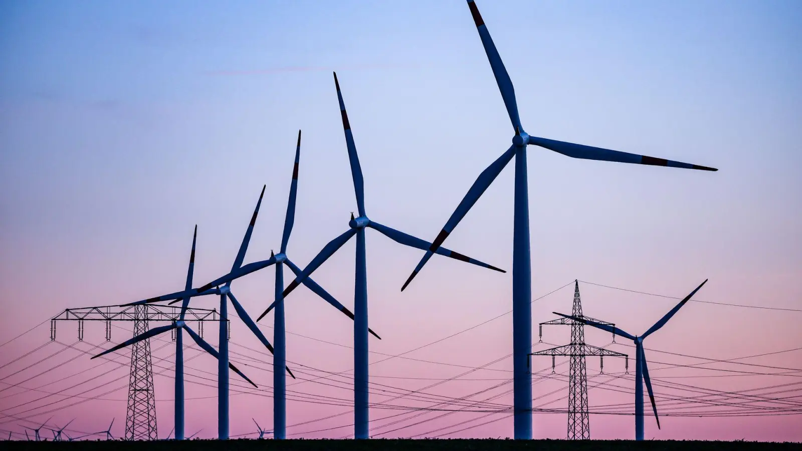 Wind ist der wichtigste erneuerbare Stromlieferant im Osten. (Archivbild) (Foto: Jan Woitas/dpa)