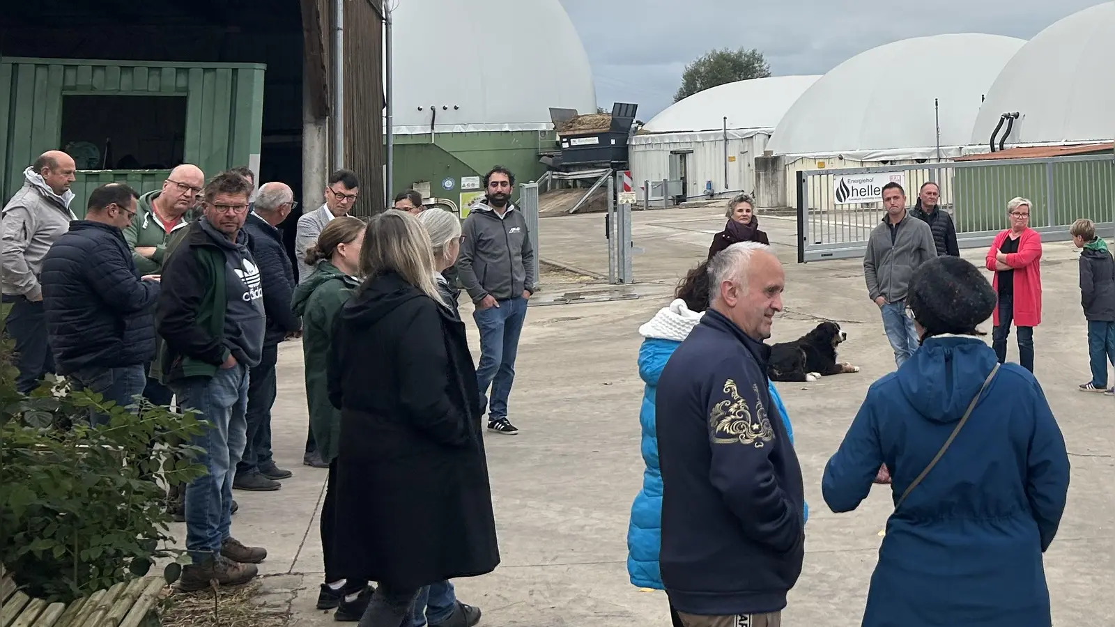 Reges Interesse: Rund 40 Menschen aus Leibelbach waren der Einladung des Betreibers der Abfallverwertungsanlage gefolgt. (Foto: Florian Pöhlmann)