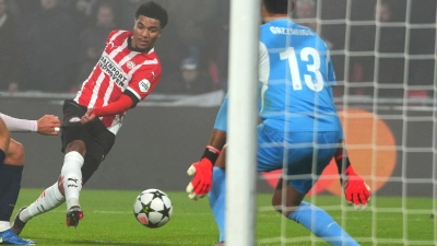 Wechselt zu Bayer Leverkusen: Malik Tillman (l.). (Foto: Peter Dejong/AP/dpa)