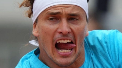 Alexander Zverev hat die dritte Runde des Turniers in Rom erreicht. (Foto: Andrew Medichini/AP/dpa)