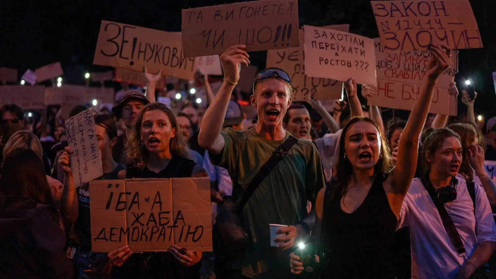 In der Ukraine führte ein neues Gesetz, das die Unabhängigkeit von Antikorruptionsbehörden beschränkt, zu landesweiten Protesten.  (Foto: Alex Babenko/AP/dpa)