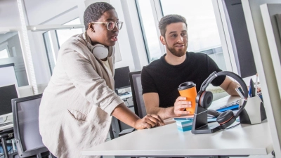 Kinder großziehen oder Mitarbeiter führen - manchmal sind die Kompetenzen, die man dafür braucht, gar nicht so unterschiedlich. (Foto: Christin Klose/dpa-tmn)