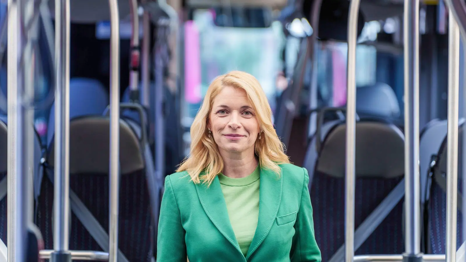 Die designierte neue Bahnchefin hat vor einigen Monaten selbst einen Lokführerschein gemacht. (Foto: Andreas Arnold/dpa)