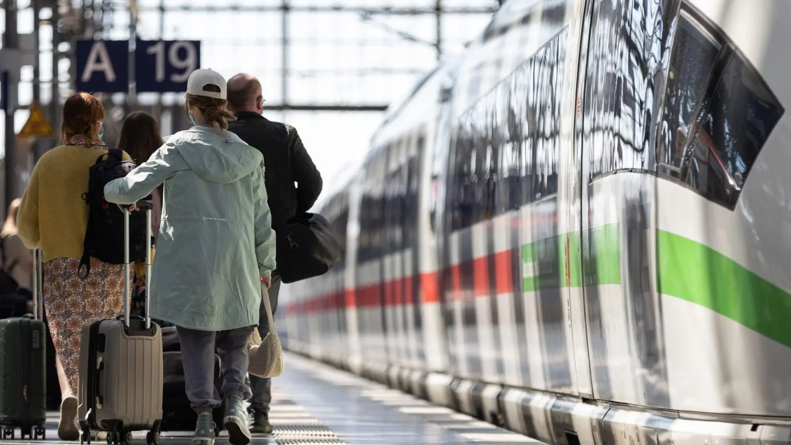 Nicht immer voll: Die Fernzüge der Deutschen Bahn. (Archivbild) (Foto: Hannes Albert/dpa)