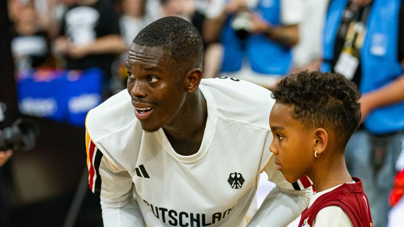 Dennis Schröder möchte die Jugend für den Basketball begeistern. (Archivfoto) (Foto: Daniel Löb/dpa)