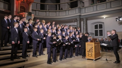 Gab eindrucksvolles Konzert: der Windsbacher Knabenchor unter der Leitung von Ludwig Böhme. (Foto: Martin Stumpf)