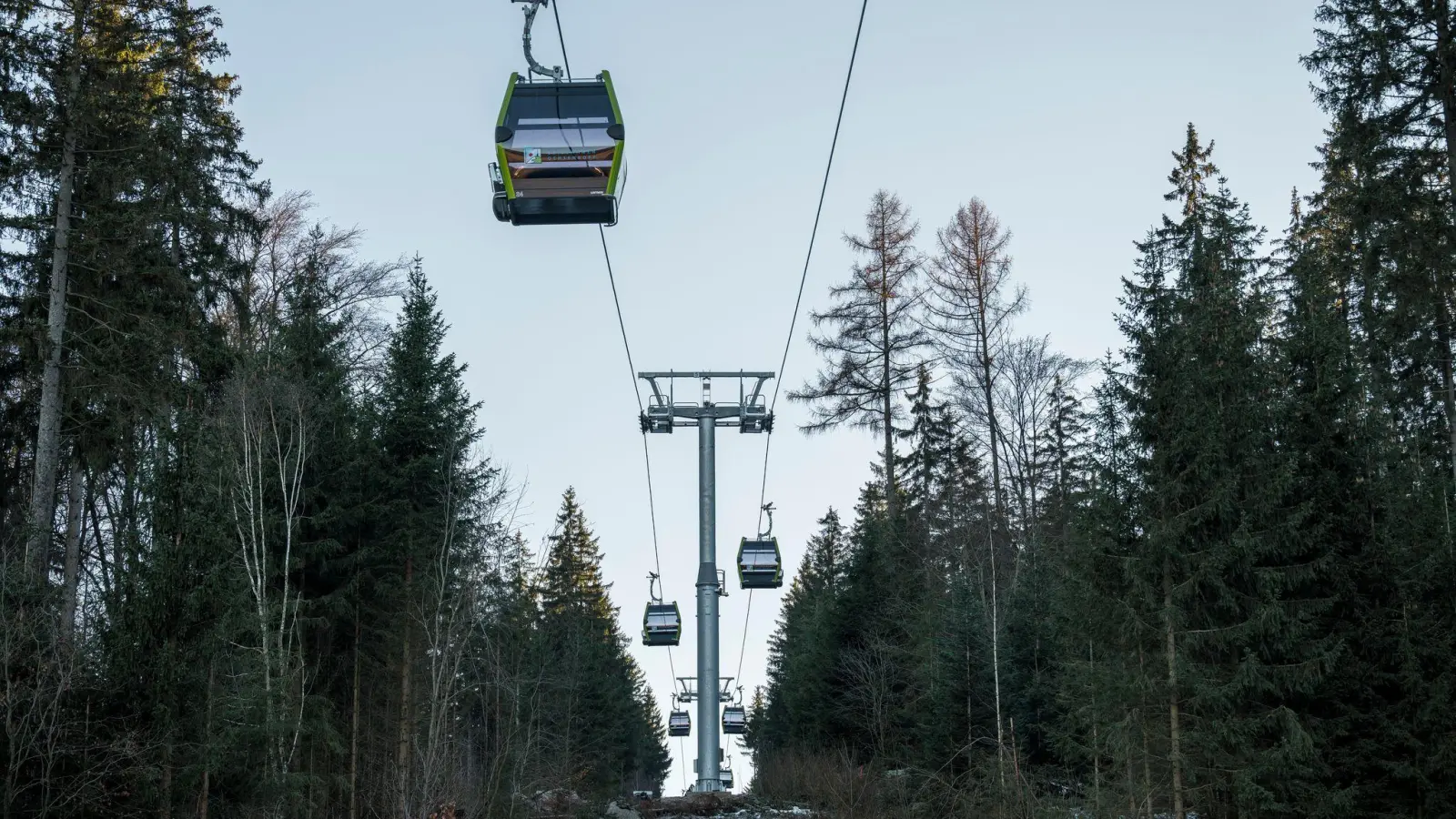 Die Seilbahn Nord am Ochsenkopf fährt bereits seit Dezember 2023. Am 6. Dezember 2024 geht die Bahn an der Südseite des Bergs in Betrieb. (Archivfoto) (Foto: Daniel Vogl/dpa)