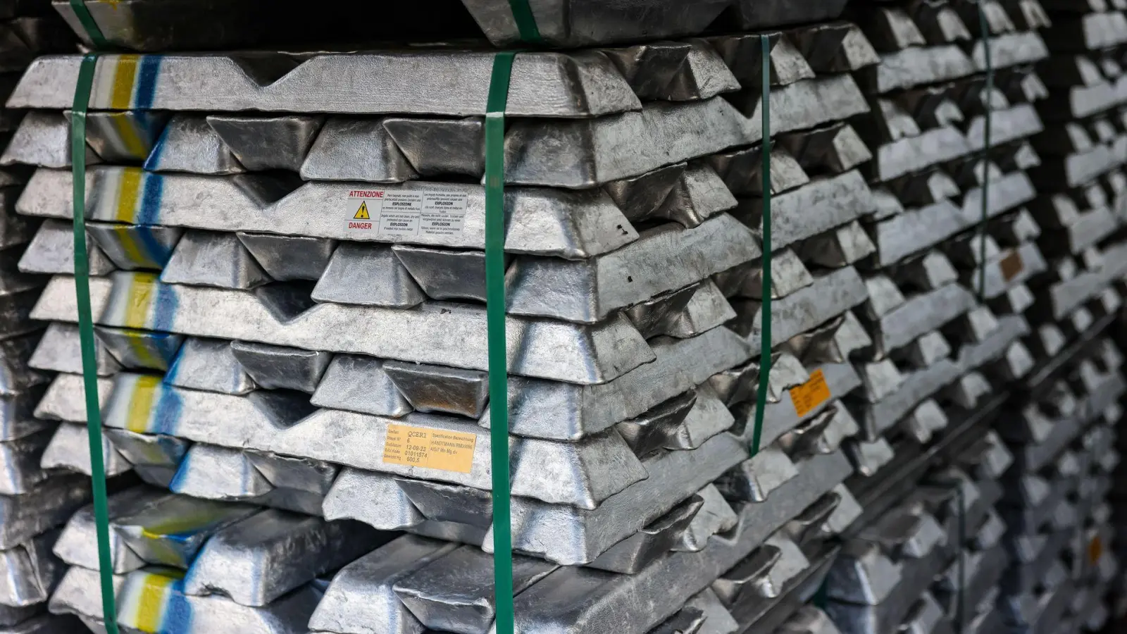 Aluminium hat sich binnen eines Jahres deutlich verteuert, wenn auch nicht so stark wie Wolfram. (Symbolbild) (Foto: Jan Woitas/dpa)