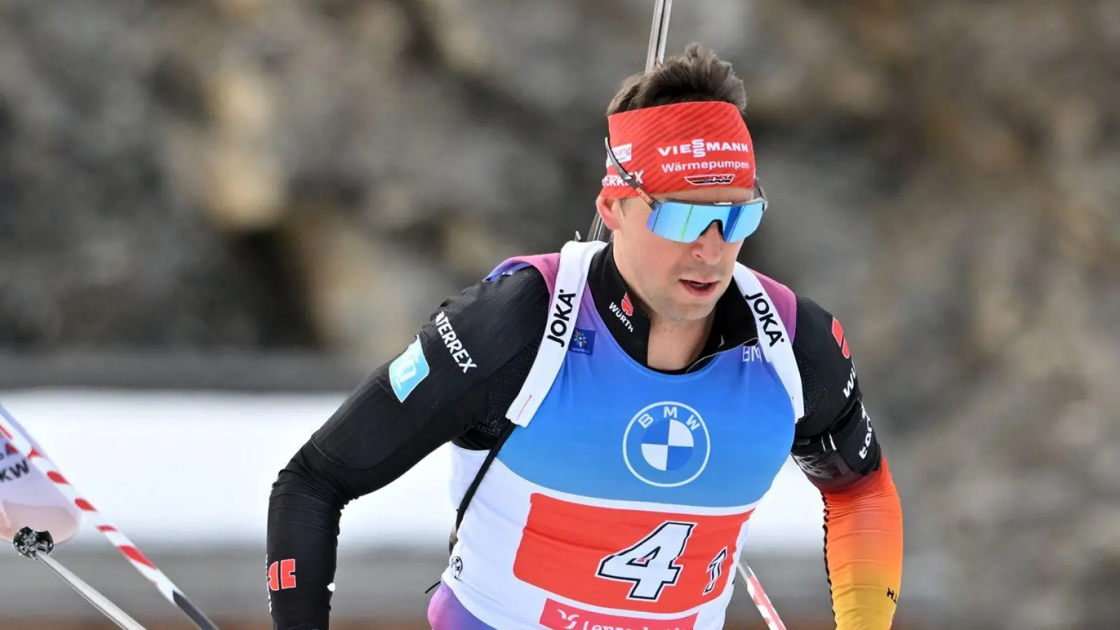 Philipp Nawrath (r) jubelt mit seinem Team über Bronze. (Foto: Martin Schutt/dpa)