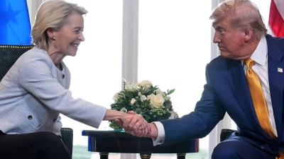 Die Gefahr eines Handelskriegs zwischen den USA und der EU ist vorerst abgewendet.  (Foto: Jacquelyn Martin/AP/dpa)