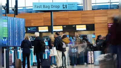 Unternehmen im Luftverkehr fallen unter die Regulierung NIS-2. (Archivbild) (Foto: Annette Riedl/dpa)