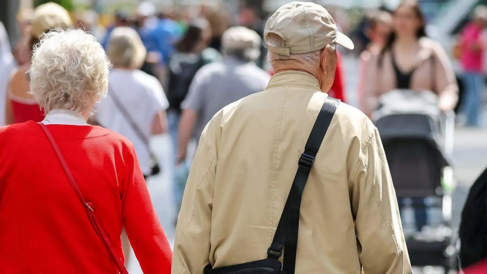 Die Bevölkerungszahl in Deutschland soll laut einer Studie bis zum Jahr 2040 minimal zulegen. (Foto: Jan Woitas/dpa)