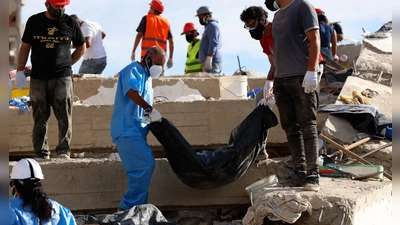Unter den Trümmern werden noch Tausende Menschen vermutet.  (Foto: Pedro Mattey/AP/dpa)