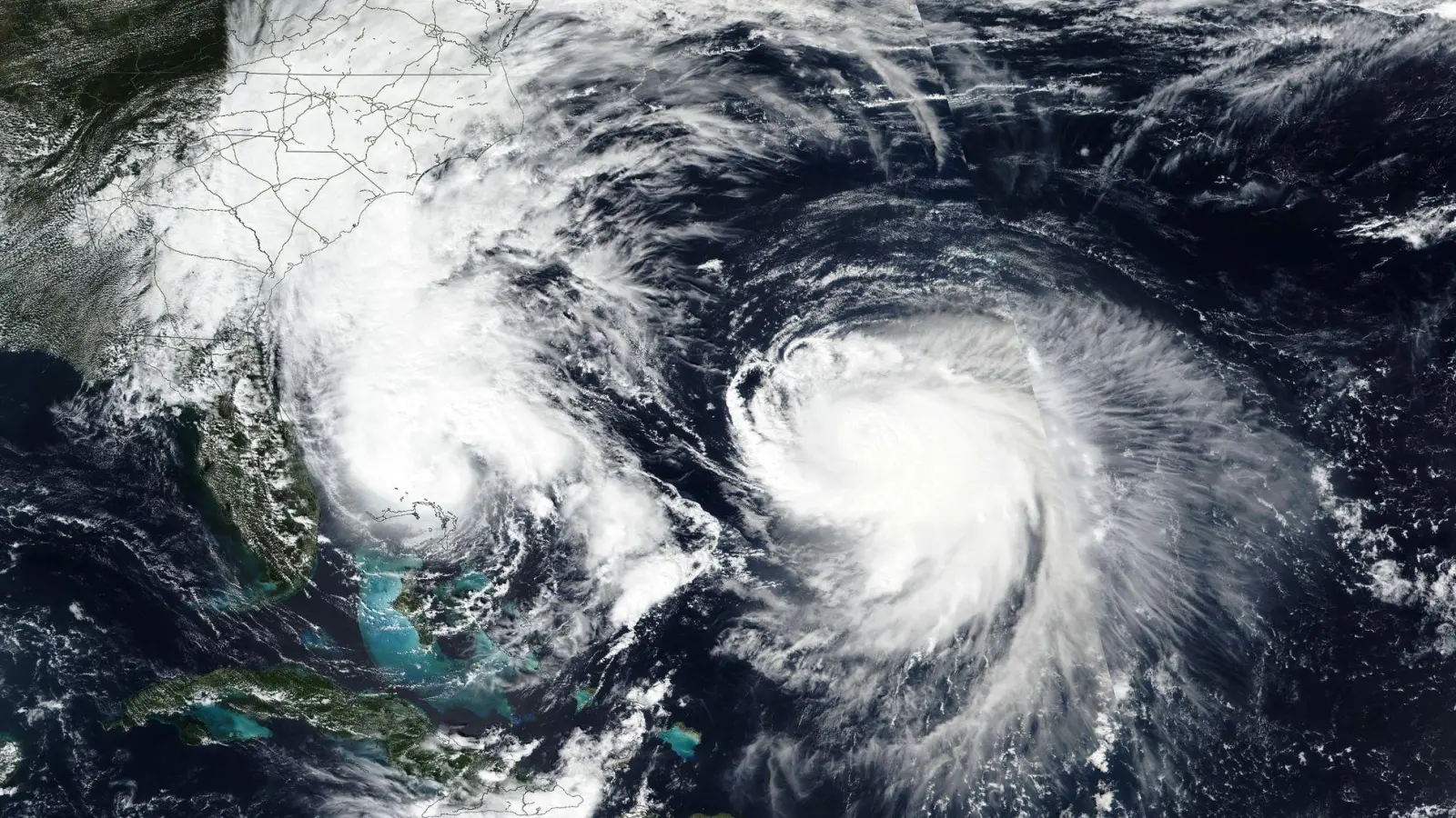 Die Hurrikane „Humberto“ und „Imelda“ wirbeln durch den Nordatlantik. (Foto: Uncredited/NASA Worldview/AP/dpa)