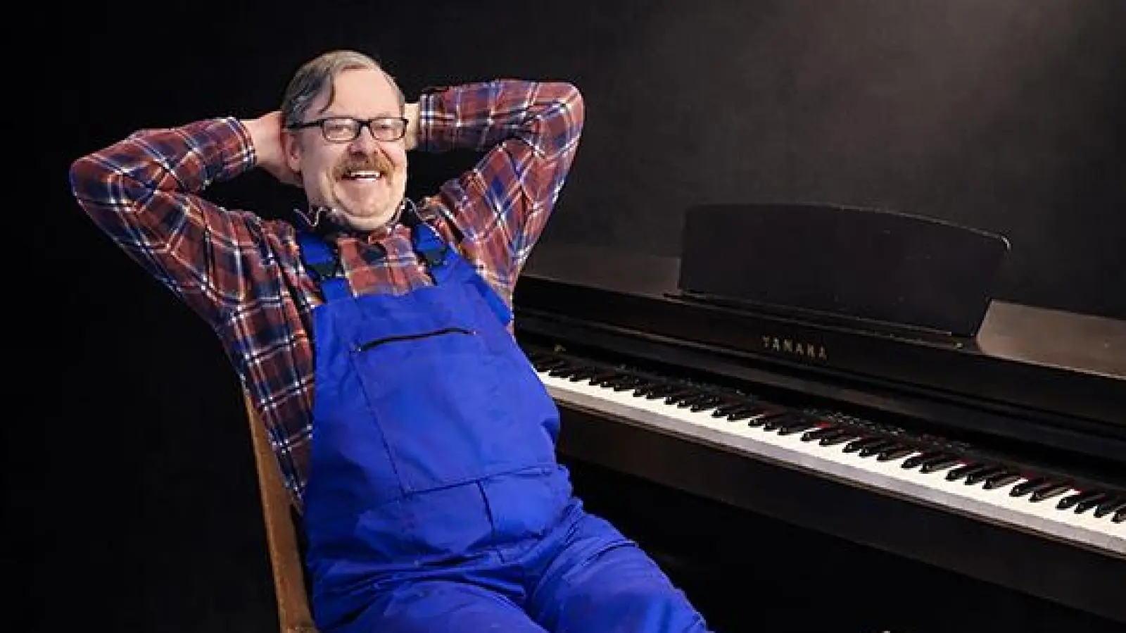 Christian Glowatzki hat eine neue Kunstfigur erschaffen: Alfred. (Foto: Nicole Paskow)