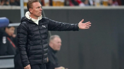 Fürth-Coach Leonhard Haas hofft auf eine „reinigende“ Wirkung durch die zweite Heim-Blamage nacheinander. (Foto: Daniel Löb/dpa)