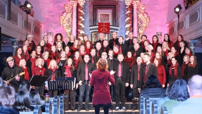 „Choralle” begeisterte mit einem Weihnachtskonzert in der Emskirchener Kilianskirche. (Foto: Heike Auer)