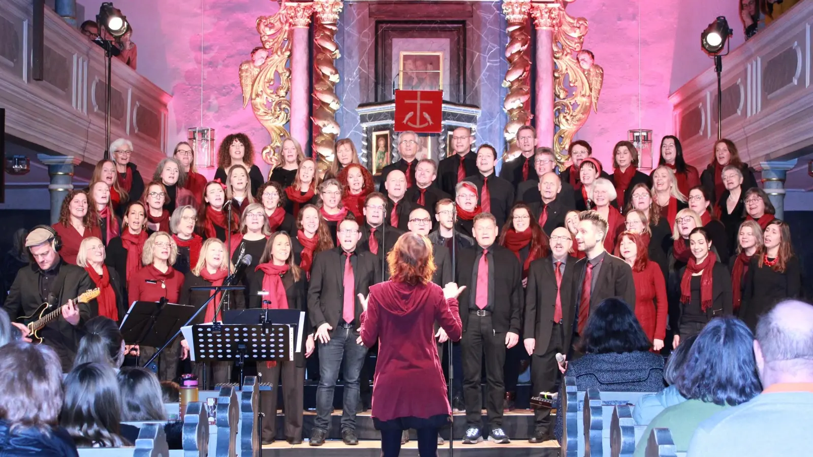 „Choralle” begeisterte mit einem Weihnachtskonzert in der Emskirchener Kilianskirche. (Foto: Heike Auer)