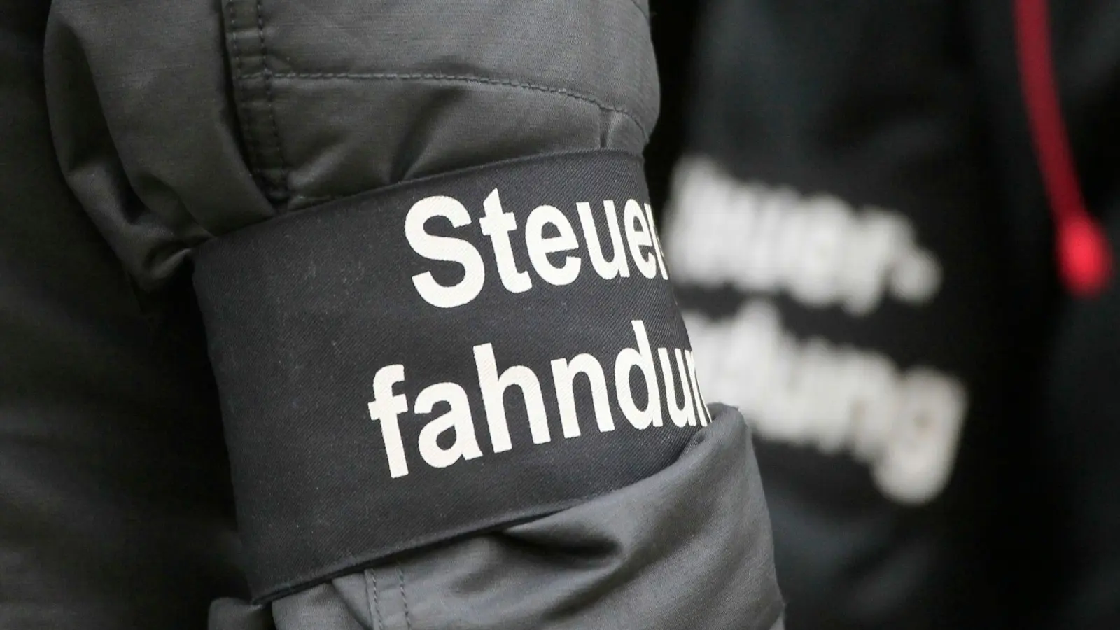 Konsequenzen einer Steuerhinterziehung: Deutsche Gerichte verhängen jährlich tausende Urteile, die zu hohen Geldstrafen oder langjährigem Freiheitsentzug führen können. (Foto: Sebastian Willnow/dpa)