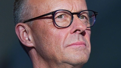 Der neue Bundeskanzler Friedrich Merz (CDU) spricht während der Amtsübergabe im Kanzleramt. (zu dpa: «Zweite Kanzlerreise: Große Erwartungen an Merz in Brüssel») (Foto: Michael Kappeler)