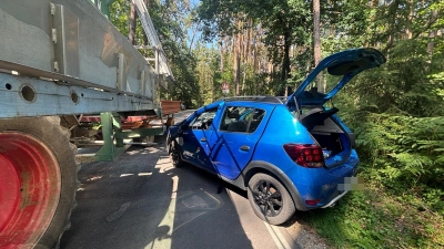 Der Unfall ereignete sich an einem schmalen Straßenabschnitt.  (Foto: Freiwillige Feuerwehr Stadt Windsbach)