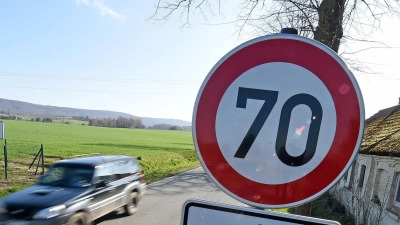 In Bayern haben Unbekannte mehrere Tempo-70-Schilder entwendet. (Foto: picture alliance / dpa)