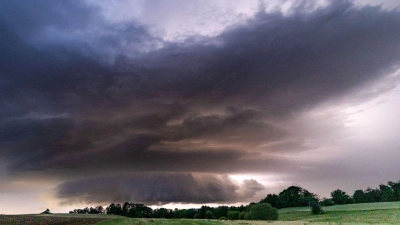 Eine „Superzelle“ kündigt ein drohendes Unwetter an, hier im baden-württembergischen Rems-Murr-Kreis. (Symbolbild)   (Foto: Alexander Wolf/onw-images/dpa)