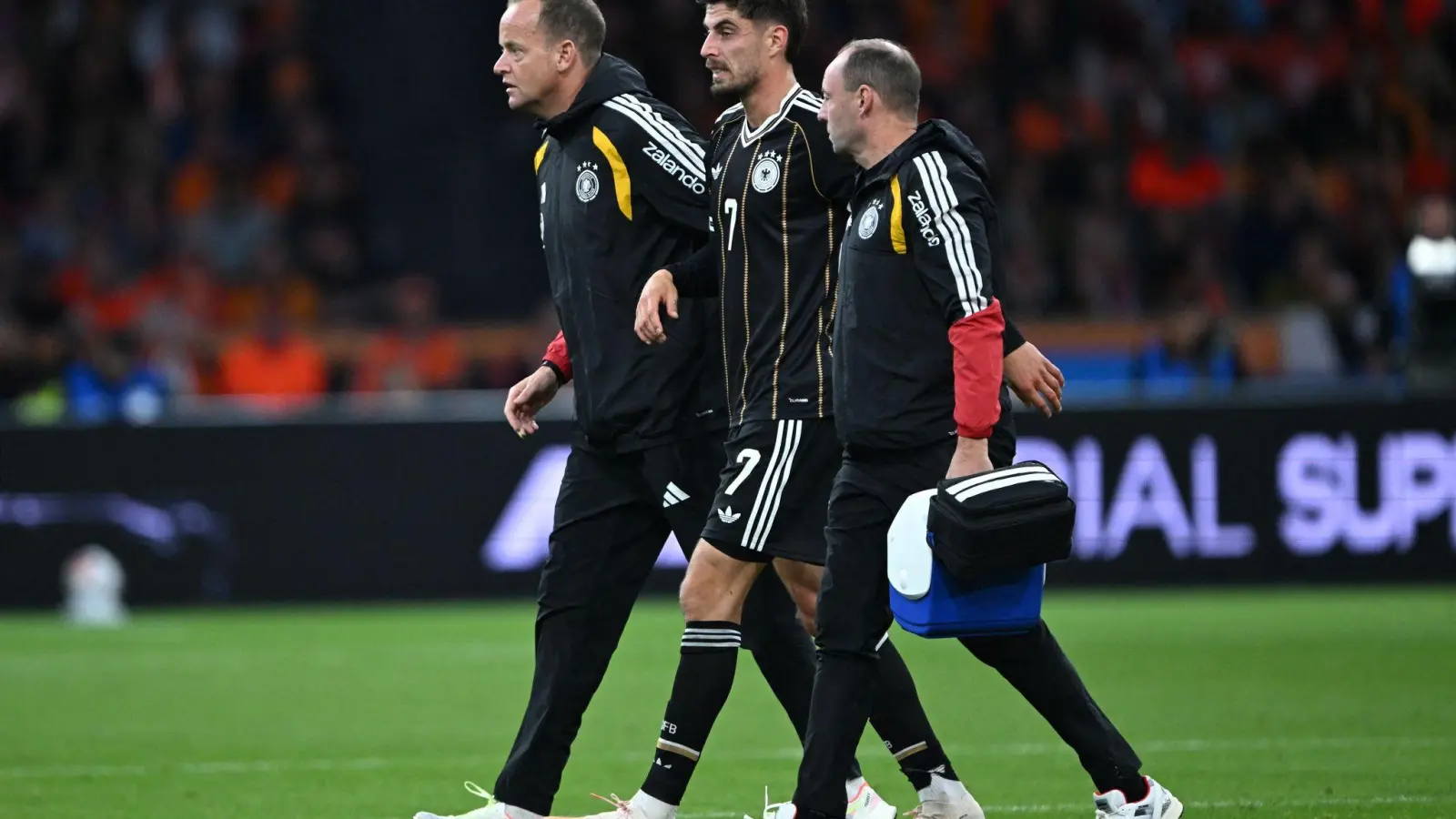 Kai Havertz zog sich in der ersten Halbzeit eine Verletzung zu.  (Foto: Federico Gambarini/dpa)