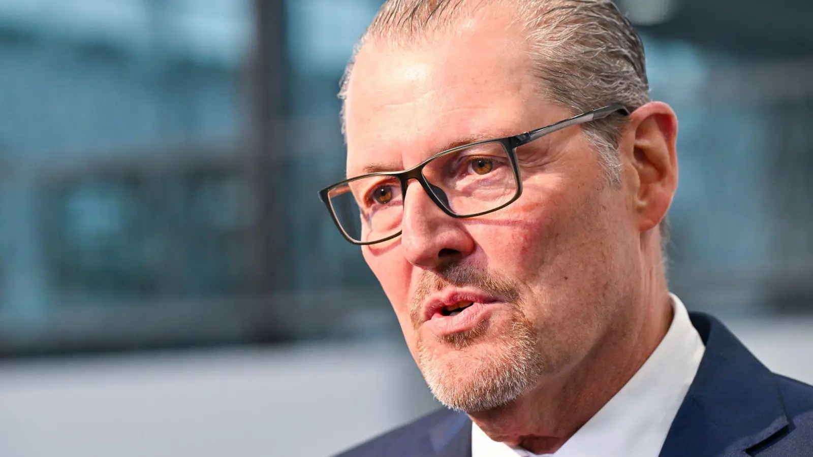 Arbeitgeberpräsident Rainer Dulger fordert eine Senkung der Lohnnebenkosten. (Archivbild) (Foto: Peter Kneffel/dpa)