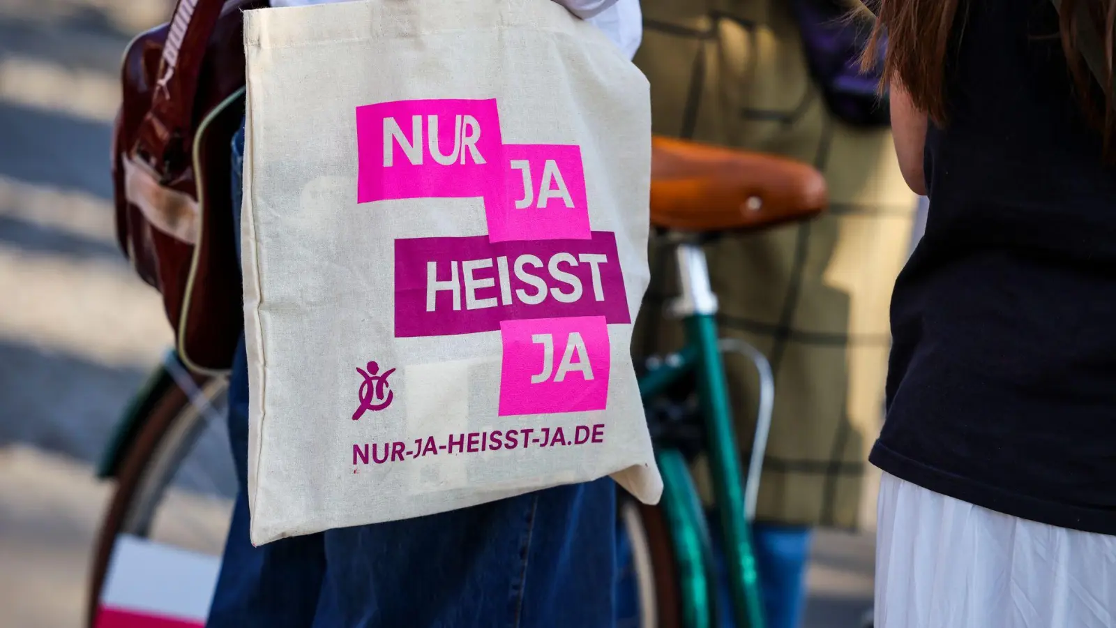 Die Debatte um eine mögliche Verschärfung des Sexualstrafrechts wird teils sehr emotional geführt. (Symbolbild) (Foto: Christoph Reichwein/dpa)